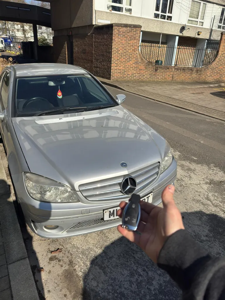Mercedes Locked Out — Croydon, Centrale Shopping Centre